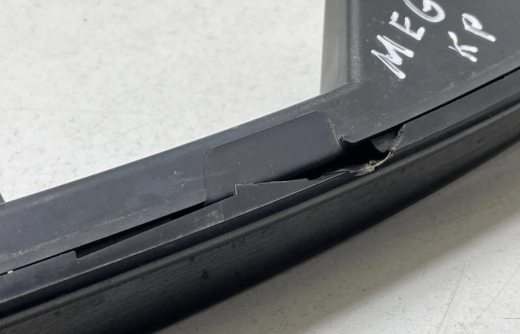 Renault Megane III 2008-2016 hatchback 1.5 DCI diesel MT 81 kW 2010  Lišta ostatné 601980601R 601989109R