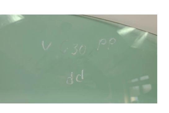 Volvo C30 hatchback 1.8 16v petrol MT 92 kW 2007  Sklo predných pravých dverí