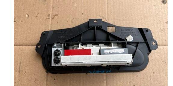 Renault Scenic I 1996-2003 hatchback 1.6 16v petrol MT 79 kW 2002 Displej P8200028364A