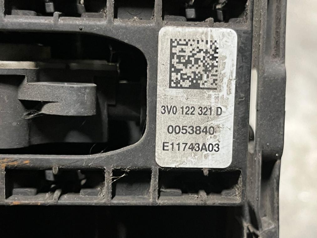 Skoda Superb III 2015-2024 sedan   Intercooler (chladič nasávaného vzduchu) 3V0122321D