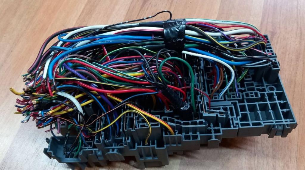 Mazda 6 II GH 2007-2012 combi 2.2 CITD diesel MT 132 kW 2011  Poistková skrinka 591940YA1 99464W