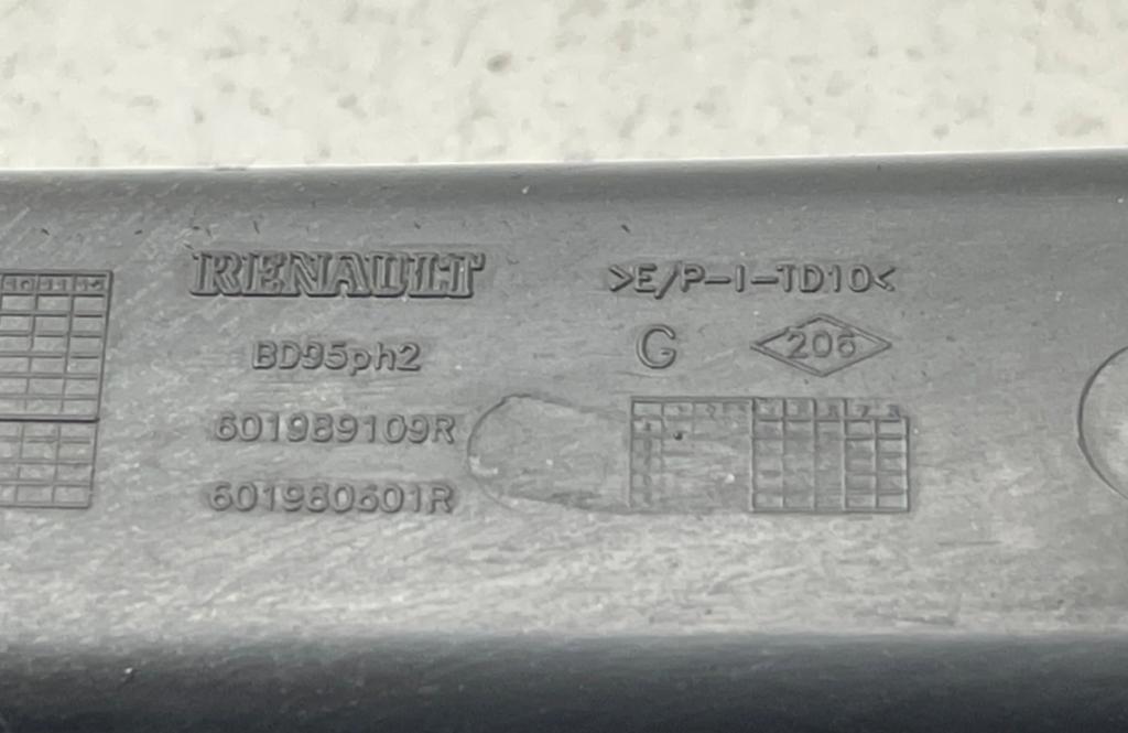 Renault Megane III 2008-2016 hatchback 1.5 DCI diesel MT 81 kW 2010  Lišta ostatné 601980601R 601989109R