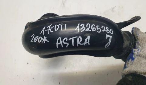 Opel Adam 2012-2019 M13 hatchback 1.7 CDTI diesel MT 81 kW 2010  Hadica chladenia vzduchu 13265280