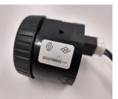 Dacia Duster I 2010-2018 hatchback 1.6 16v petrol MT 77 kW 2014  Prepínač 8200796642