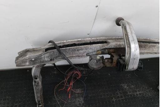 Audi A4 B6 2000-2004 sedan 1.9 TDI diesel MT 96 kW 2003  Ťažné zariadenie 8E0807309D AD469A