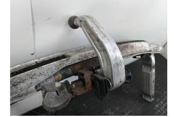 Audi A4 B6 2000-2004 sedan 1.9 TDI diesel MT 96 kW 2003  Ťažné zariadenie 8E0807309D AD469A