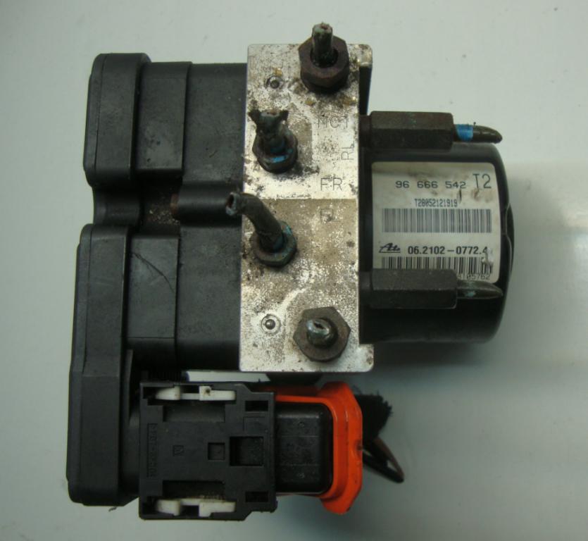 Chevrolet Spark II M200 2005-2010 hatchback 0.8 petrol MT 38 kW 2007 Pumpa ABS 96666542