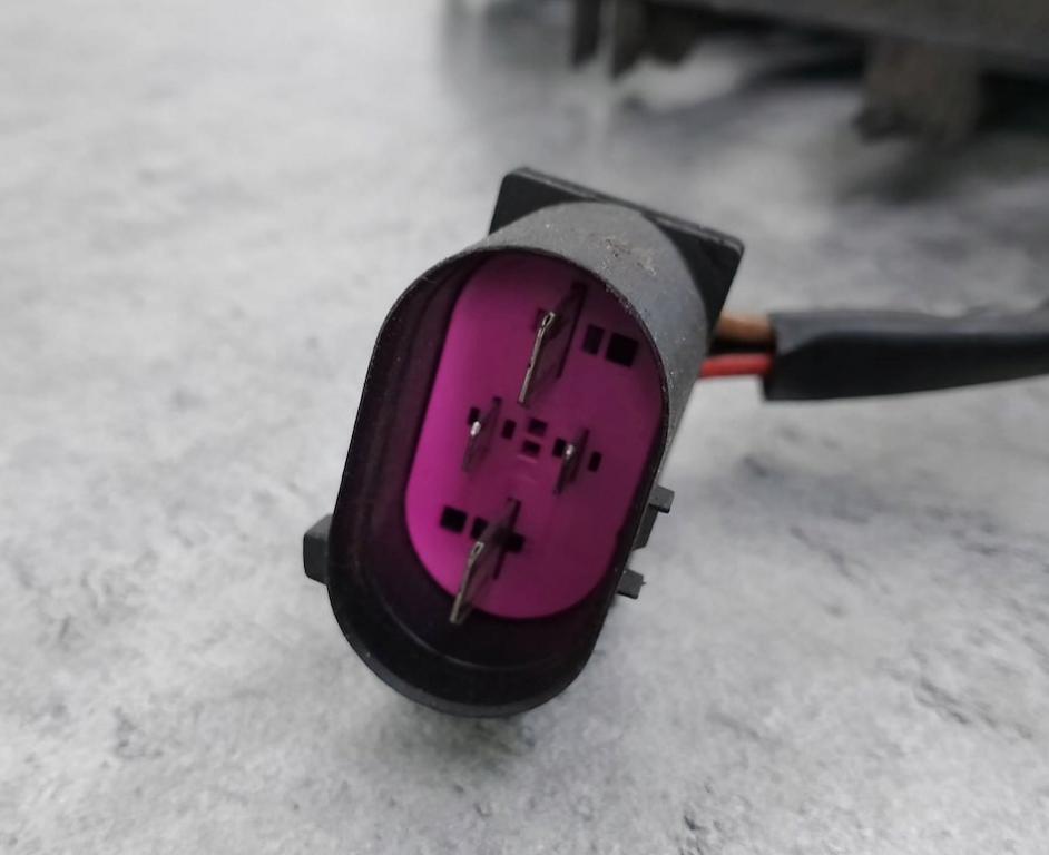 Audi A4 B6 2000-2004 sedan 1.6 petrol MT 76 kW 2002  Ventilátor 8E0121205AA FS1446