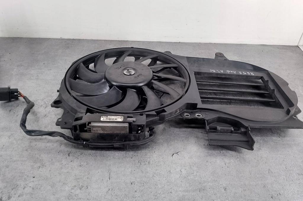 Audi A4 B6 2000-2004 sedan 1.6 petrol MT 76 kW 2002  Ventilátor 8E0121205AA FS1446
