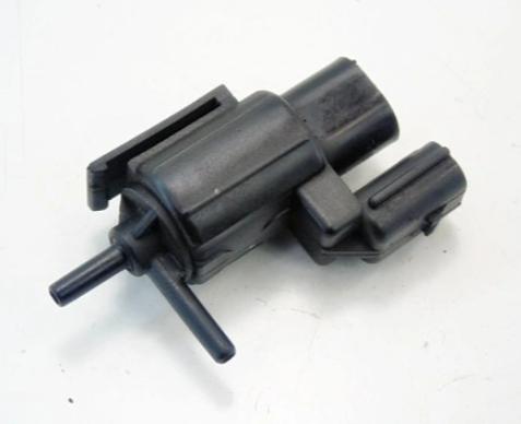 Daewoo Leganza sedan 2.0 petrol MT 1998  Podtlakový ventil