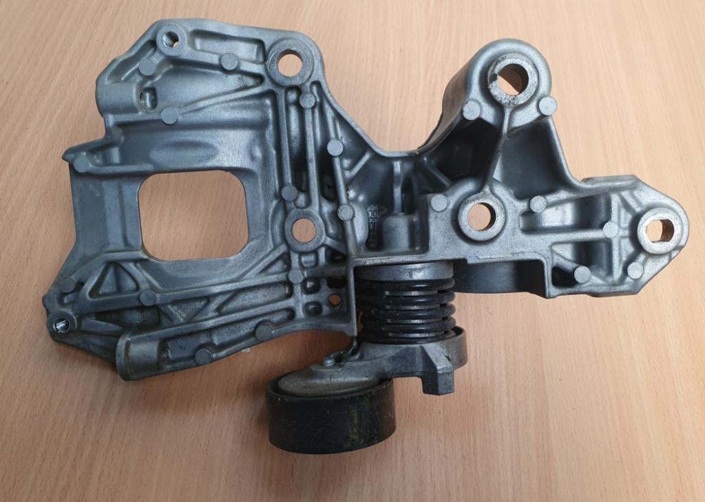 Dacia Duster II 1.5DCI  2017-2024 HM suv   Držiak alternátora 117105158R