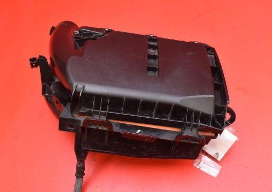 Peugeot 306 hatchback 1.4 petrol MT 55 kW 1995  Obal vzduchového filtra 9806561080