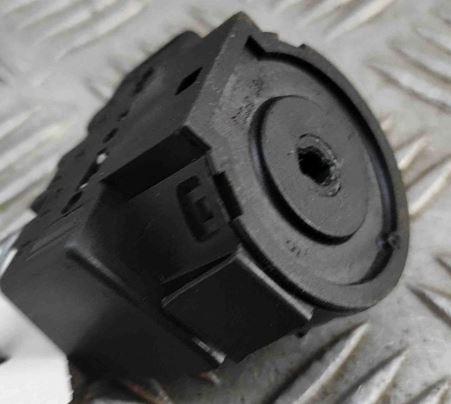 Ford C-Max I 2003-2010 hatchback 2.0 TDCI diesel MT 100 kW 2003  Vložka (vklad) spínacej skrinky 3M5T11572AC