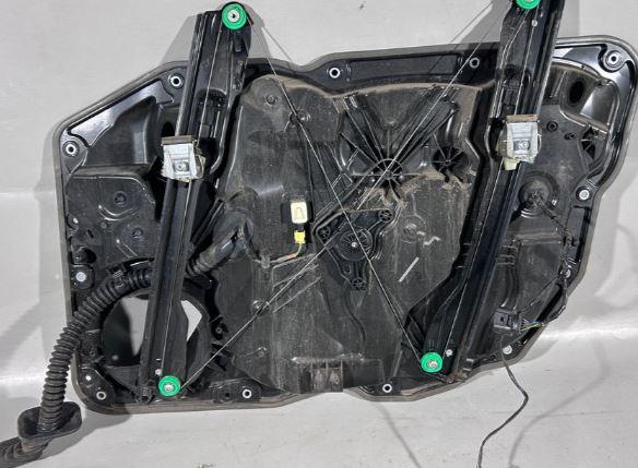 Volkswagen Touareg II 2010-2018 hatchback 3.0 TDI diesel AT 180 kW 2012  Mechanizmus sťahovania okna predný ľavý 7P6837755B