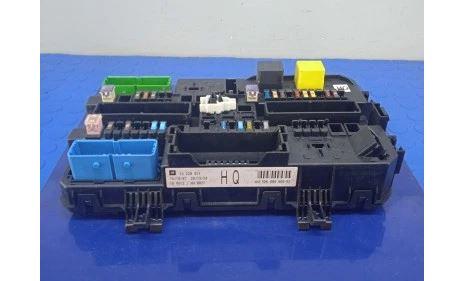 Opel Astra III 2004-2014 hatchback 1.7 CDTI diesel MT 74 kW 2005  Poistková skrinka 13220831