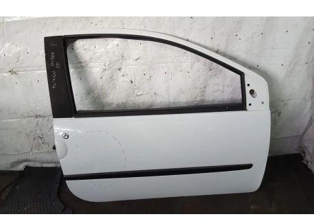 Renault Twingo II 2007-2014 hatchback 1.2 16v petrol MT 55 kW 2013  Dvere predné pravé