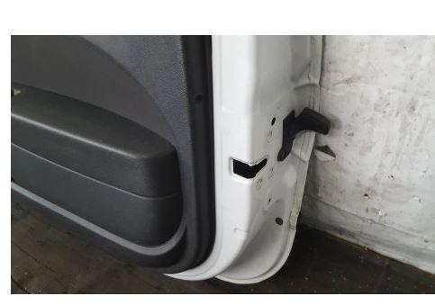 Renault Twingo II 2007-2014 hatchback 1.2 16v petrol MT 55 kW 2013  Dvere predné pravé