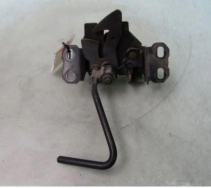 Mercedes A W168 1997-2004 hatchback 1.4 petrol MT 60 kW 1998  Zámok prednej kapoty A1688800160