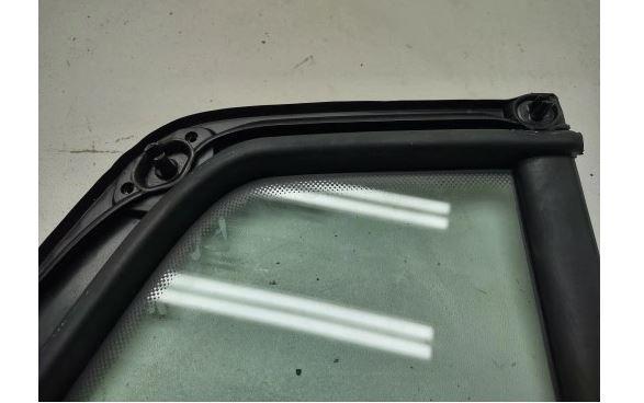 Volkswagen Golf VI 2008-2013 hatchback 2.0 TDI diesel MT 103 kW 2013  Sklo zadných ľavých dverí 5K6845213E