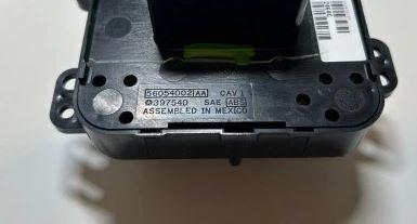 Jeep Cherokee KJ 2001-2008 suv 2.8 CRD diesel 120 kW 2006  Prepínač ovládania okna  56054002AA