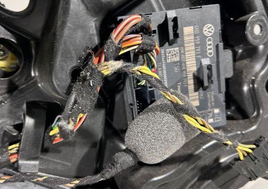 Volkswagen Touareg II 2010-2018 hatchback 3.0 TDI diesel AT 180 kW 2012  Mechanizmus sťahovania okna predný ľavý 7P6837755B