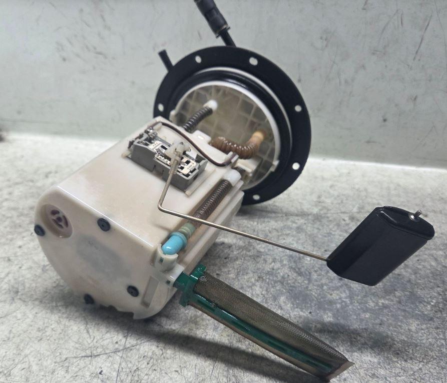 Kia Ceed I 2006-2012 hatchback 1.6 CRDI diesel MT 66 kW 2007  Palivové čerpadlo 311101H800