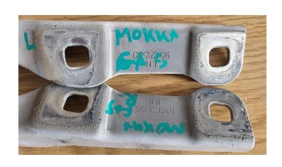 Opel Mokka A 2012-2019 hatchback 1.4 T petrol AT 103 kW 2014  Záves zadnej kapoty ľavýa a pravy  95421581