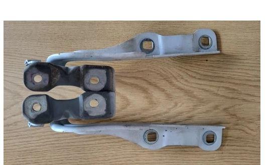 Opel Mokka A 2012-2019 hatchback 1.4 T petrol AT 103 kW 2014  Záves zadnej kapoty ľavýa a pravy  95421581