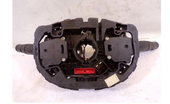 Renault Megane II 2003-2008 hatchback 1.5 DCI diesel MT 60 kW 2002  Prepínacie páčky pod volantom 8200216462