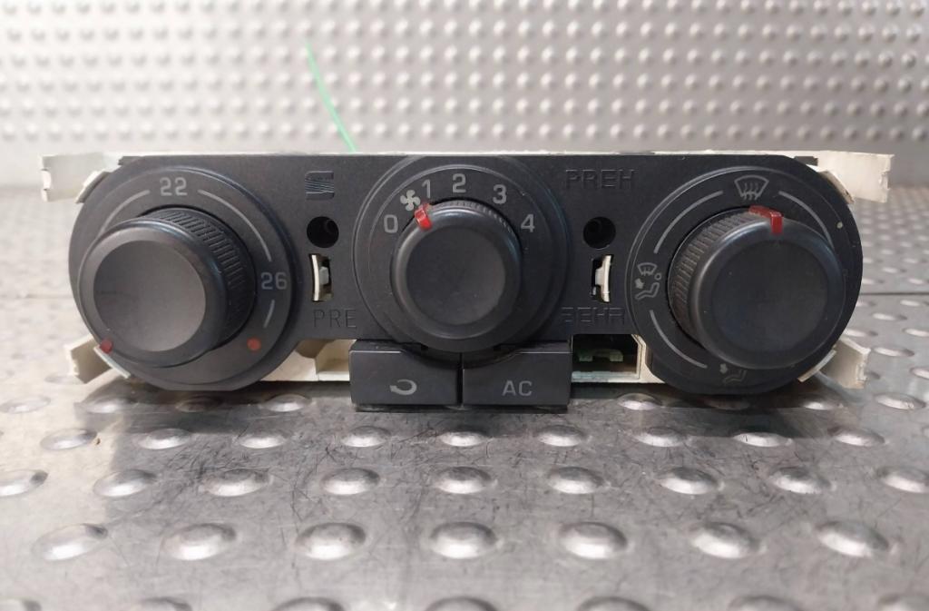 Seat Ibiza III 6L 2002-2008 hatchback 1.4 16v petrol MT 55 kW 2005  Panel kúrenia/klimatizácie 6L0820045