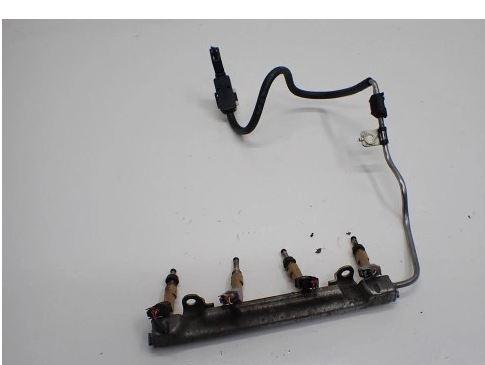 Toyota Corolla E15 2007-2014 sedan 1.6 VVTi 16v petrol 91 kW 2007  Vstrekovacia lišta 23250-0T030