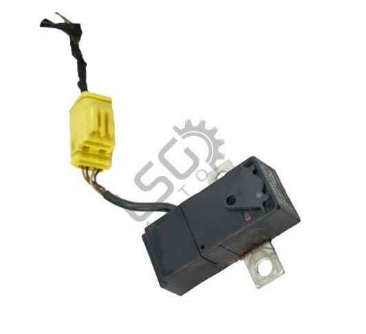 Audi A8 D3 2002-2009 sedan 3.0 TDI diesel AT 171 kW 2004  Poistková skrinka 7L0915457A 514160007