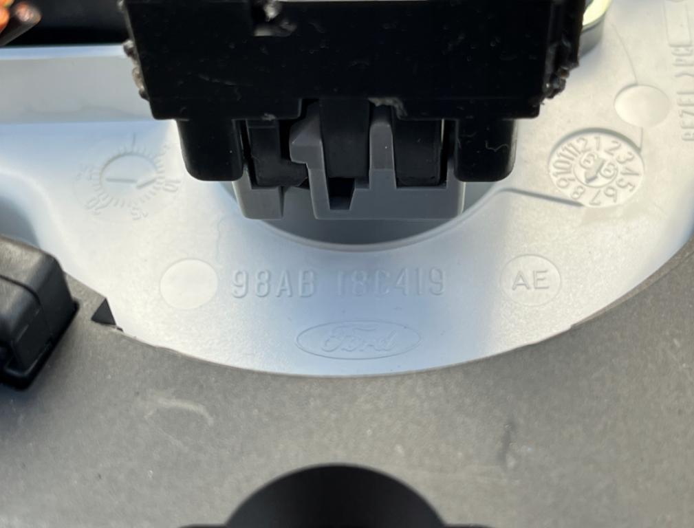 Ford Focus Mk1 1998-2004 combi 1.6 16v petrol MT 74 kW 2004  Panel kúrenia/klimatizácie 98AB18C419AE