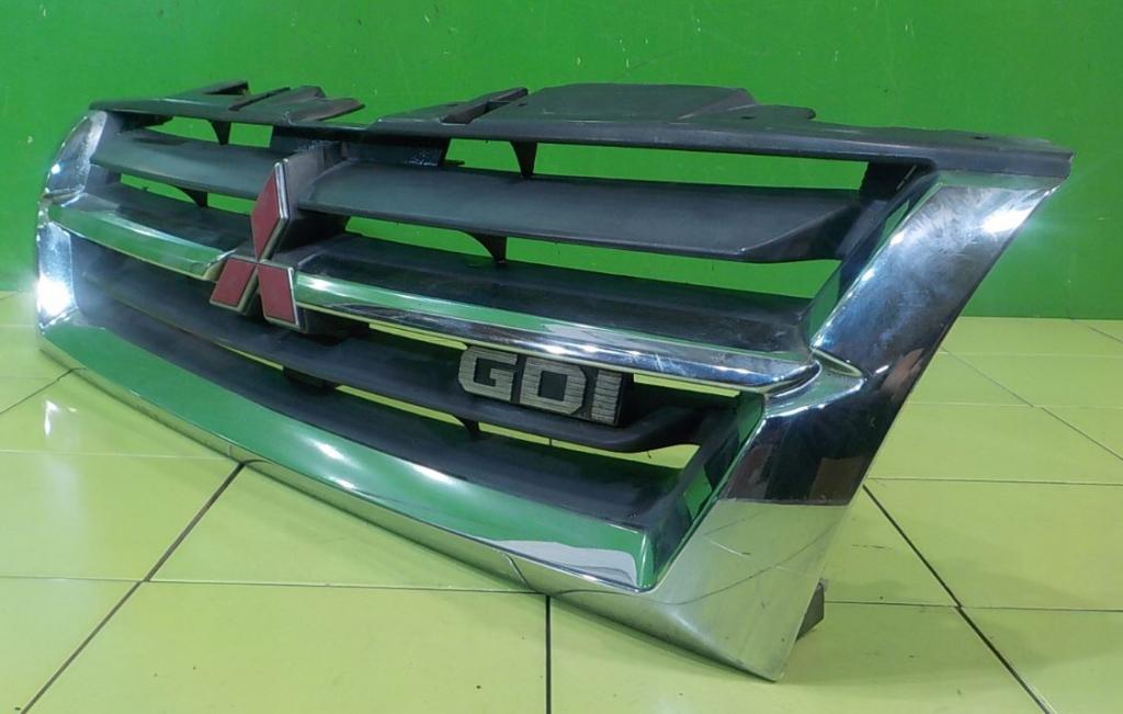 Mitsubishi Pajero III 2000-2004 hatchback 3.5 V6 petrol AT 149 kW 2001  Mriežka predná (maska chladiča) MR387981