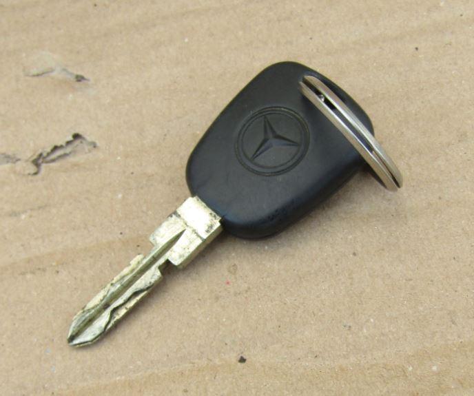 Mercedes 124 sedan 2.5 D diesel MT 93 kW 1991  Spínacia skrinka