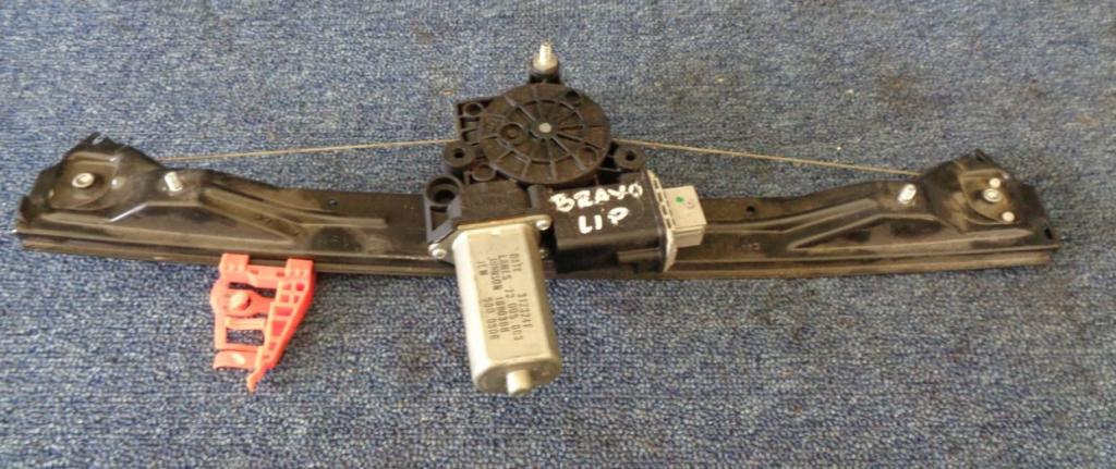 Fiat Bravo II 2007-2014 hatchback 1.6 JTD 16v diesel 77 kW 2009  Mechanizmus sťahovania okna predný ľavý 51836460