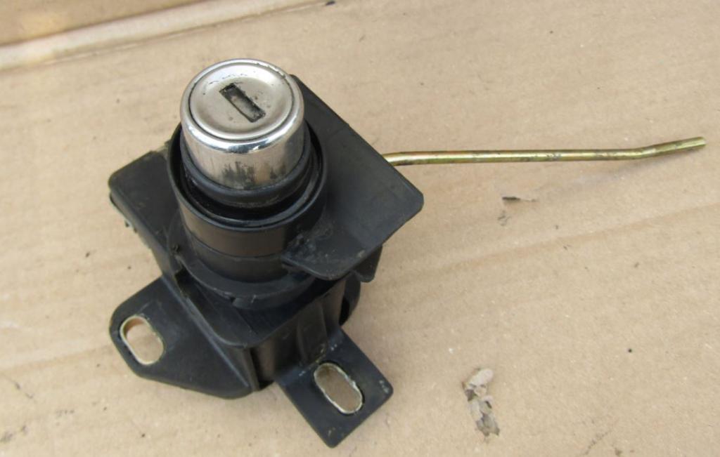 Mercedes 124 sedan 2.5 D diesel MT 93 kW 1991  Spínacia skrinka