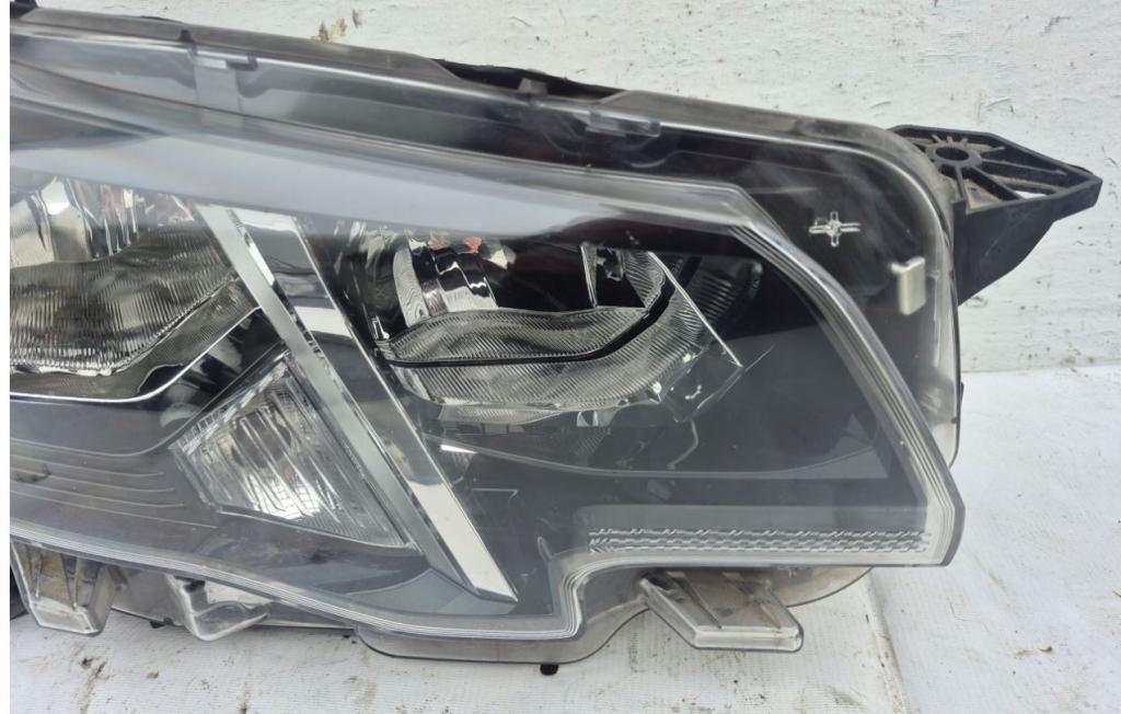 Peugeot Partner II 2008-2018 hatchback 1.6 HDI diesel MT 68 kW 2015  Svetlo predné pravé 9816826880