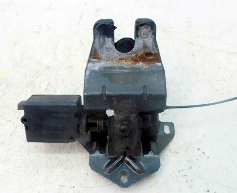 BMW 5 E39 1996-2003 combi 3.0 D diesel AT 142 kW 2000  Zámok zadnej kapoty 8168892;8232520