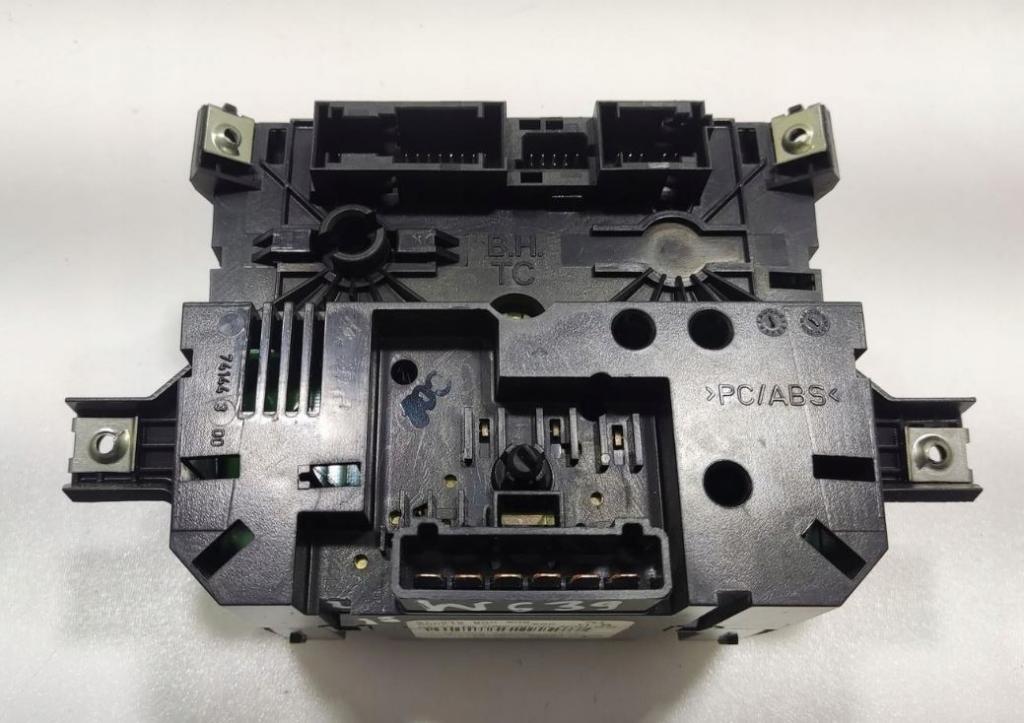 Mercedes Vito W639 2003-2014 hatchback 2.2 CDI diesel MT 70 kW 2012  Panel kúrenia/klimatizácie A6399060000