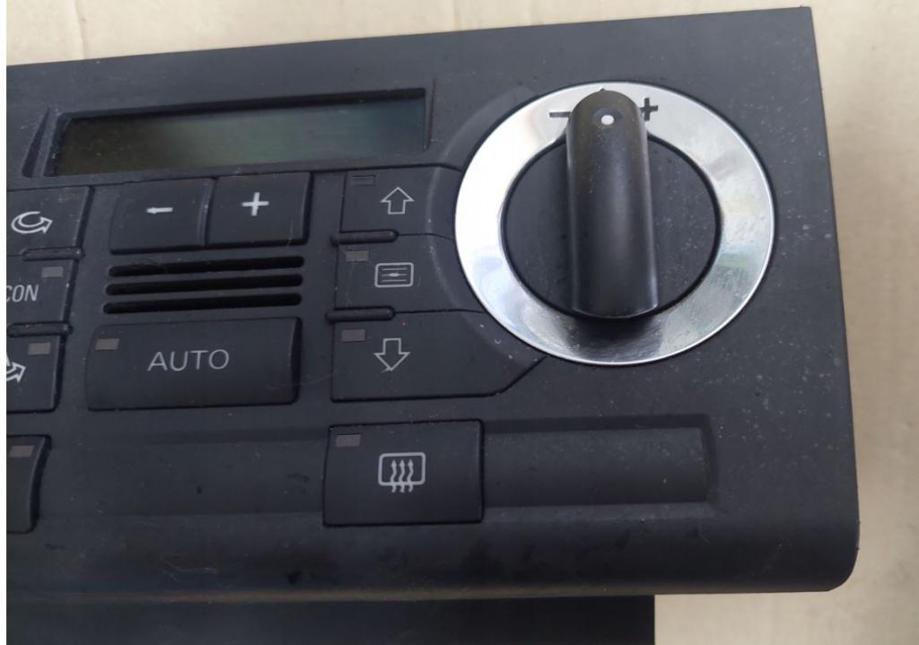 Audi A3 8P 2003-2012 hatchback 1.9 TDI diesel MT 77 kW 2006  Panel kúrenia/klimatizácie 8P0820043