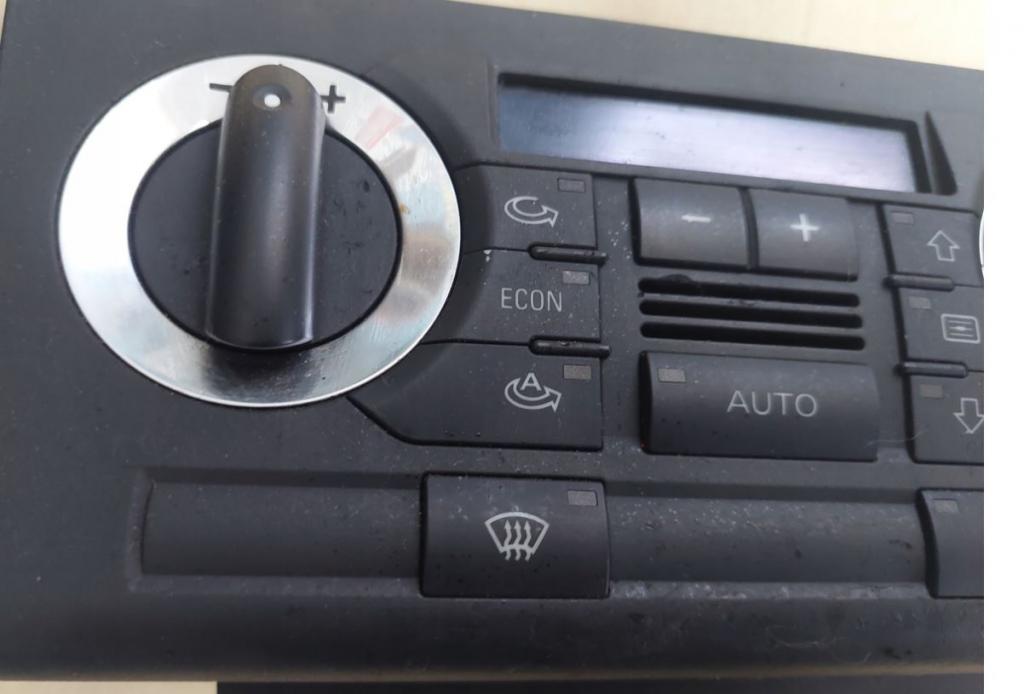 Audi A3 8P 2003-2012 hatchback 1.9 TDI diesel MT 77 kW 2006  Panel kúrenia/klimatizácie 8P0820043