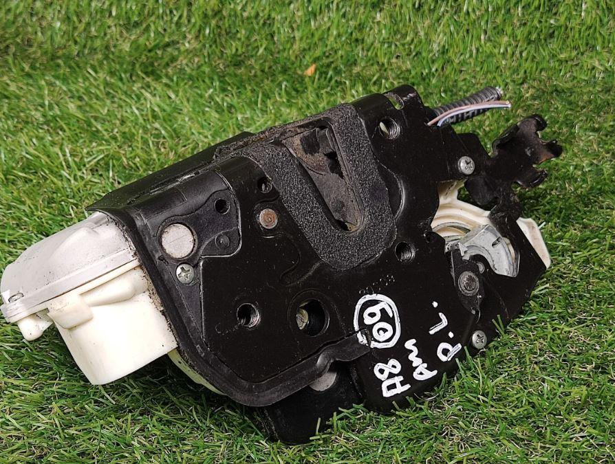 Audi A8 D3 2002-2009 sedan 4.2 V8 petrol AT 246 kW 2006  Zámok dverí predný ľavý 4E1837015 4E1837015AB