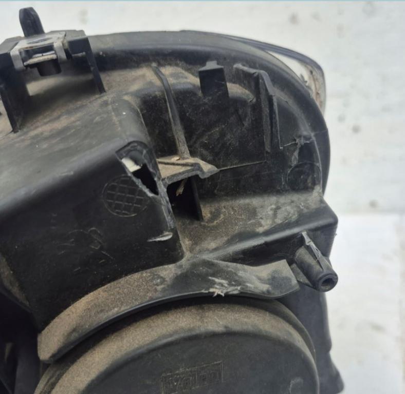 Peugeot Partner II 2008-2018 hatchback 1.6 HDI diesel MT 68 kW 2015  Svetlo predné pravé 9816826880