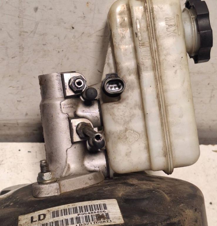 Chevrolet Captiva hatchback 2.2 VCDI diesel AT 135 kW 2012  Posilňovač bŕzd P95488856 LD3211C0871