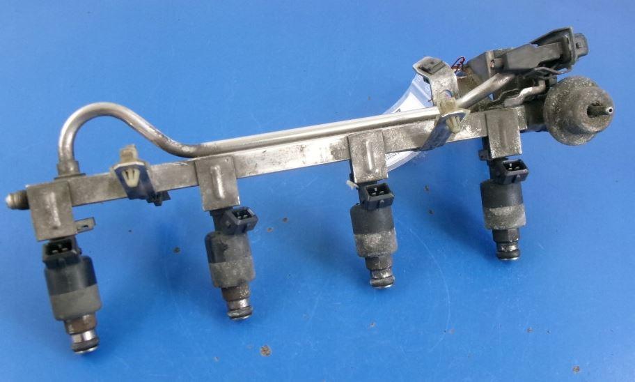 Opel Tigra B 2004-2009 1.4 16v petrol MT 66 kW 2007  Vstrekovacia lišta 17089276