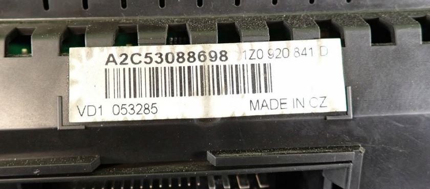 Skoda Octavia II 2004-2013 hatchback 2.0 TDI diesel MT 103 kW 2008  Prístrojová doska 1Z0920841D V0918066 A2C53088698