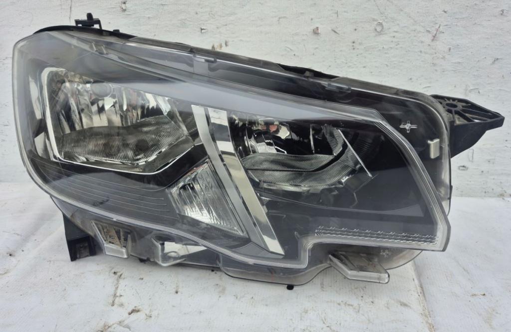 Peugeot Partner II 2008-2018 hatchback 1.6 HDI diesel MT 68 kW 2015  Svetlo predné pravé 9816826880