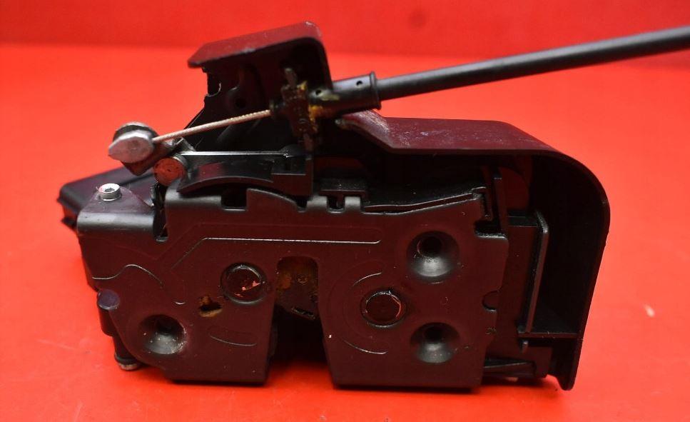 Volvo XC60 I 2008-2017 suv 2.4 diesel 151 kW 2010  Zámok dverí zadný ľavý 30799324