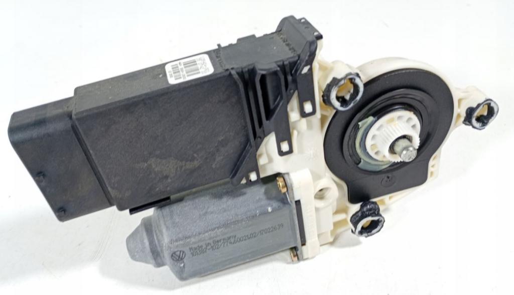 Volkswagen Golf IV 1997-2003 hatchback 1.9 TDI diesel MT 85 kW 2000  Motorček okien predný ľavý 1C1959801A